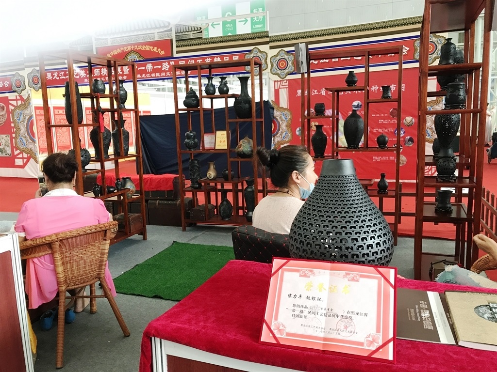 綏棱推動(dòng)黑陶作品版權(quán)保護(hù)與產(chǎn)業(yè)融合發(fā)展