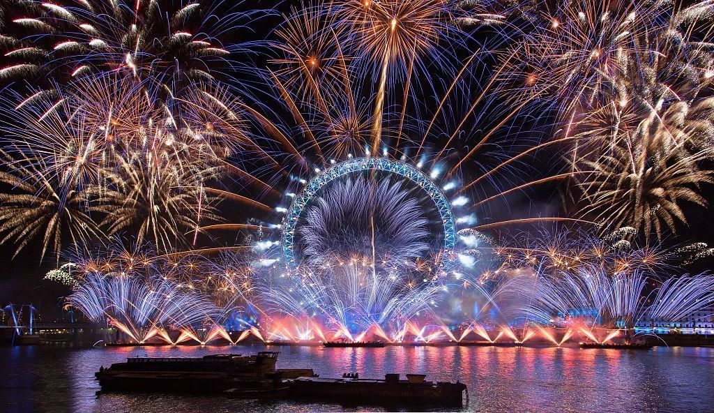 花樣迭出   璀璨煙花的造型能構(gòu)成作品嗎？