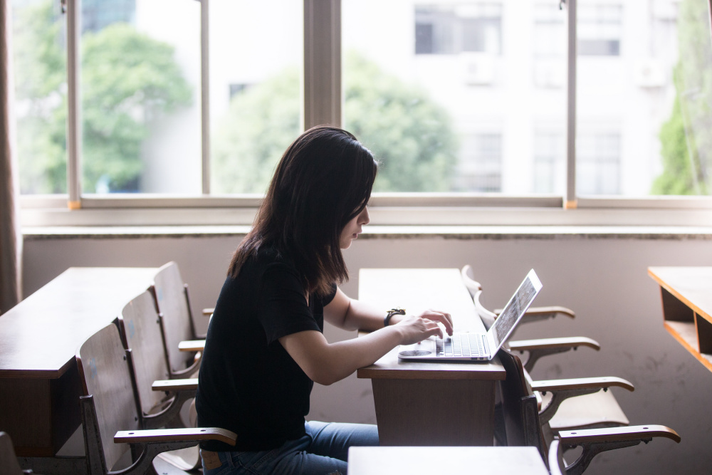 南方周末：論文是AI寫的，算學術(shù)不端嗎？