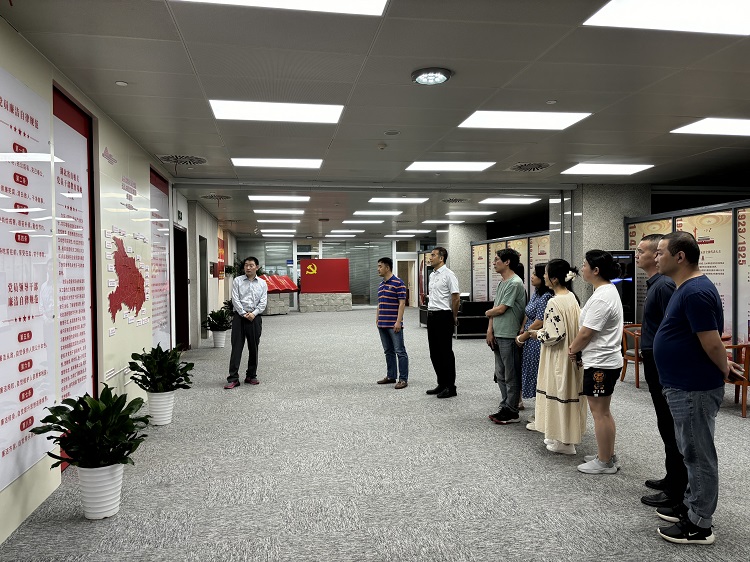 中心開展黨紀(jì)學(xué)習(xí)教育暨廉政書畫展參觀活動