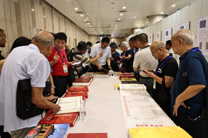 湖北第十五屆曬譜活動展示多省珍貴家譜文獻(xiàn)