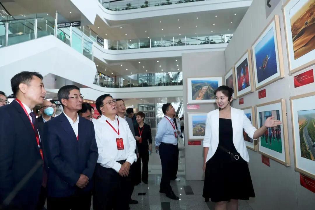 光影中國夢·慶祝新中國75周年經(jīng)濟(jì)成就圖片展啟幕