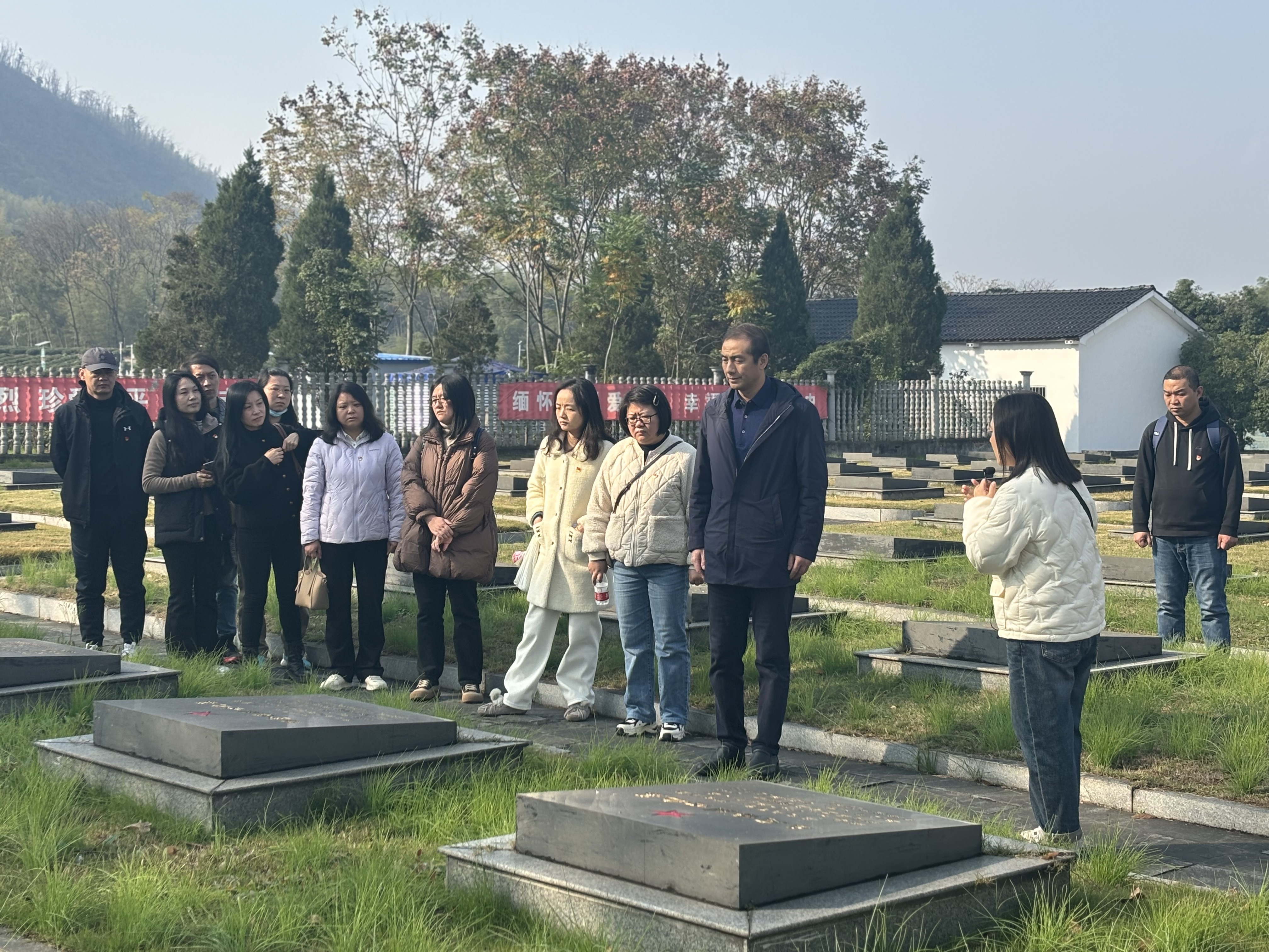 中心全體黨員干部赴羊樓洞開展特色黨日活動(dòng)