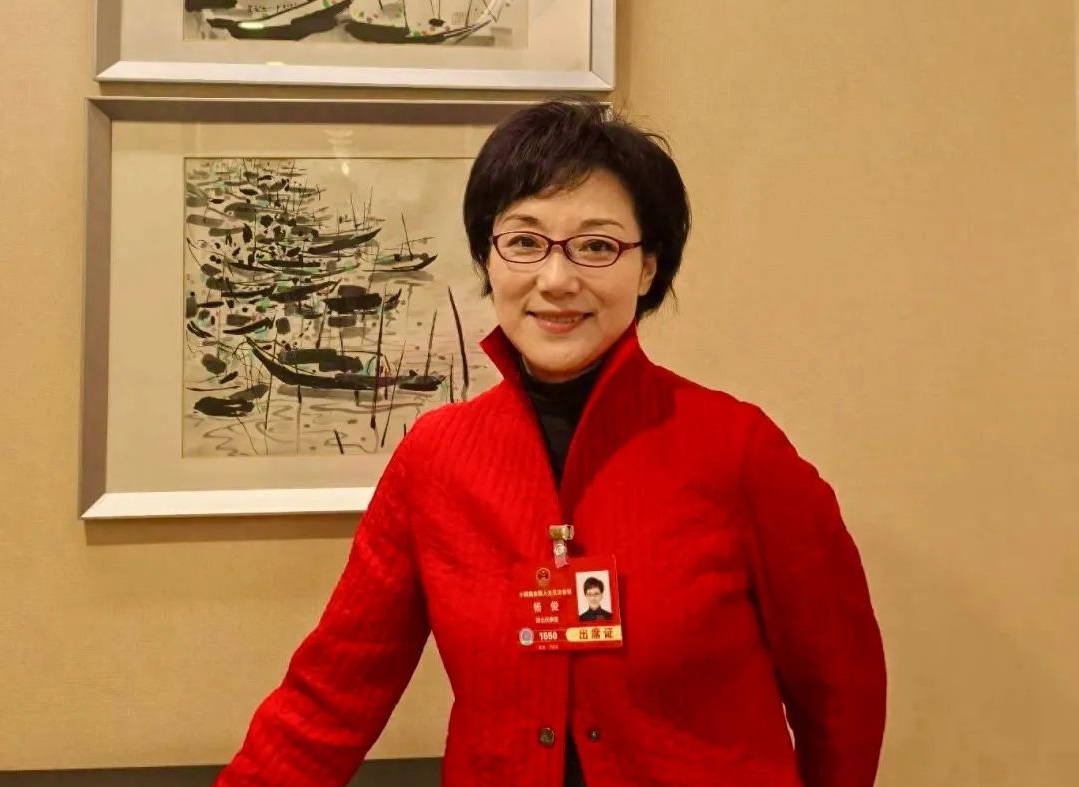 人大代表楊俊:文藝家要以人文精神擁抱AI技術(shù)