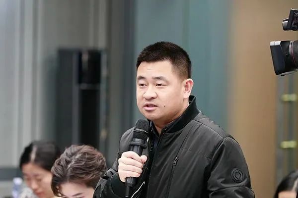 加快推進(jìn)人工智能大模型在審查工作中的應(yīng)用