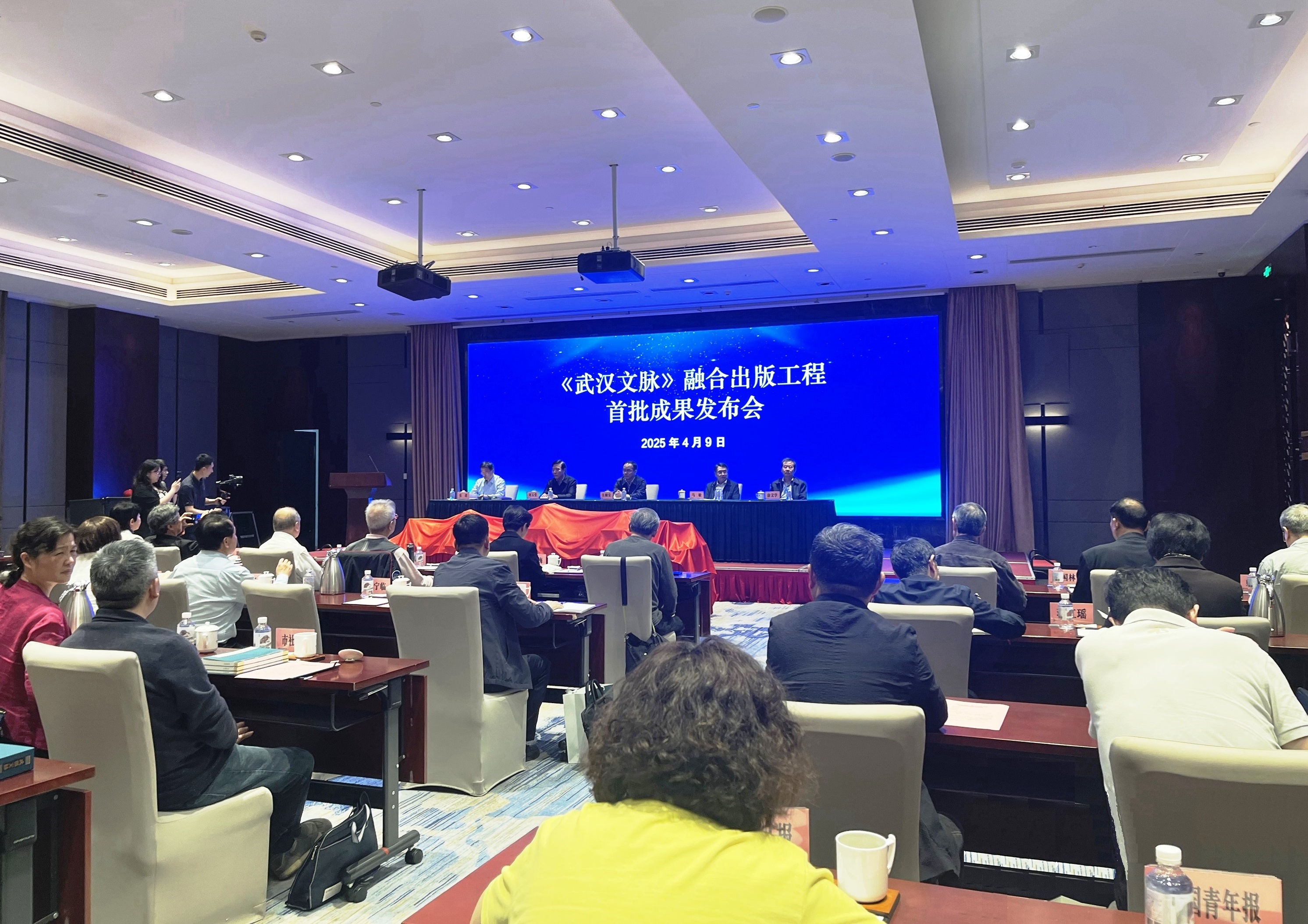 《武漢文脈》融合出版工程首批圖書集中面世