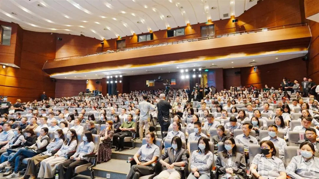 省委書記王忠林向全省干部群眾推薦四本好書