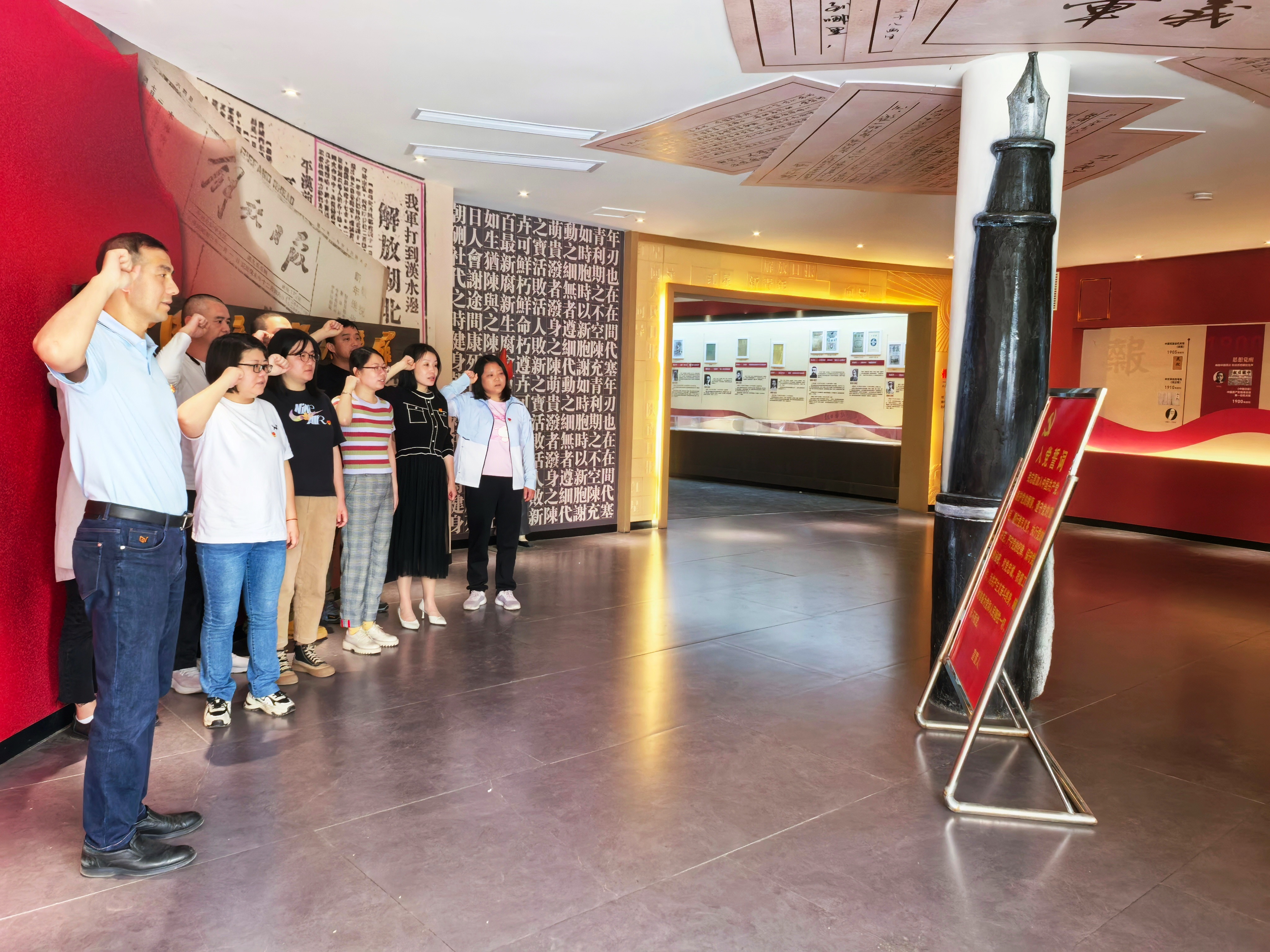 我中心黨支部赴十堰龍韻村開展特色黨日活動