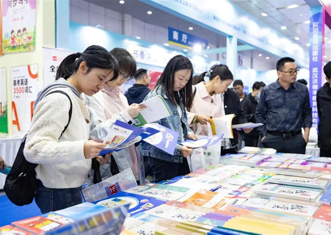 “書香長(zhǎng)江”閱讀周·第二十屆華中圖書交易會(huì)在武漢開幕