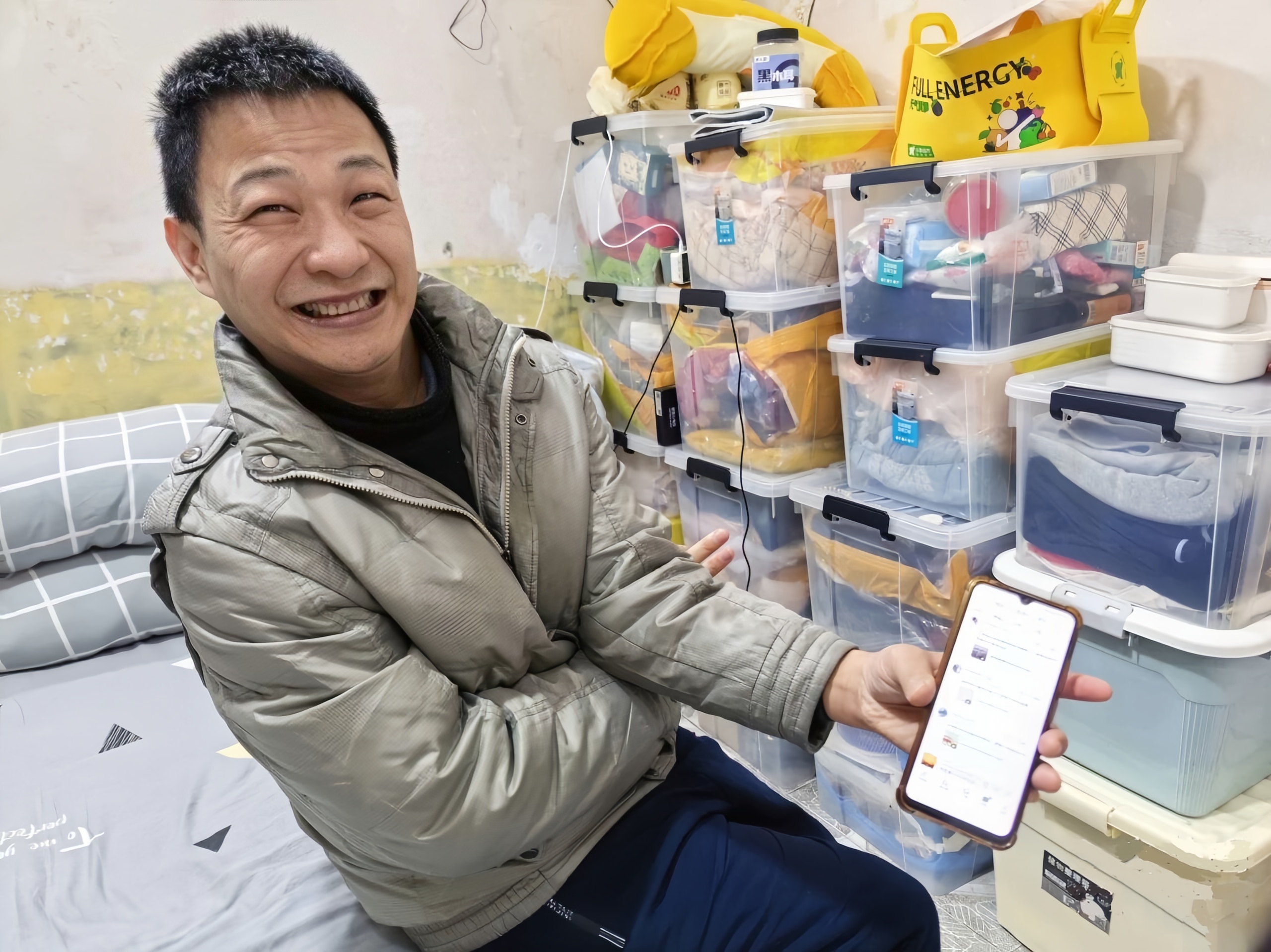 輪椅上的“高產(chǎn)音樂(lè)人”：700首歌寫(xiě)給生活與街巷