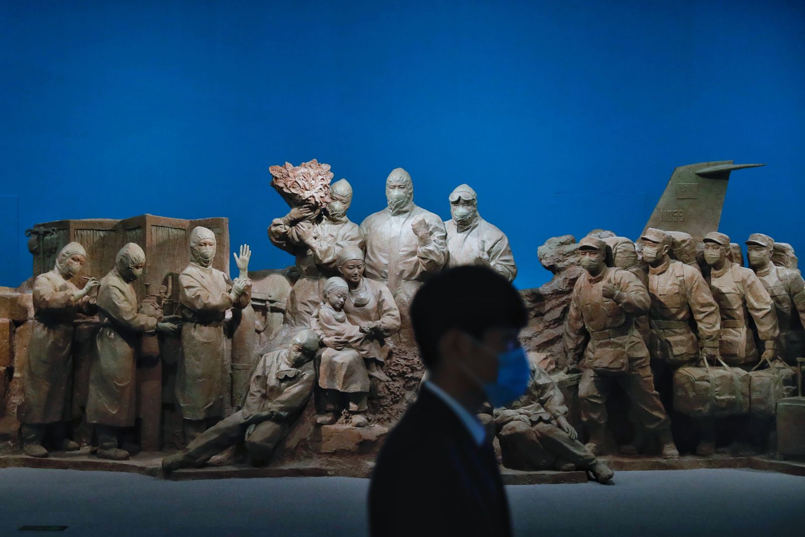 抗疫主題美術作品展在國博舉辦