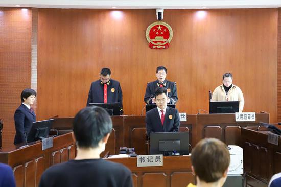 侵犯《西虹市首富》等電影著作權(quán) 8人獲刑