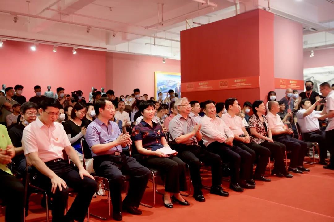 建黨百年湖北黨史重大題材美術(shù)作品文獻(xiàn)展開幕